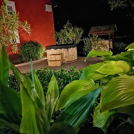 Holiday Home Modric Оточац Экстерьер фото