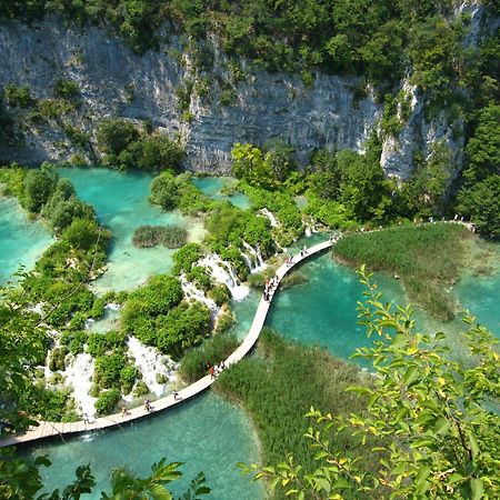 Holiday Home Modric Оточац Экстерьер фото