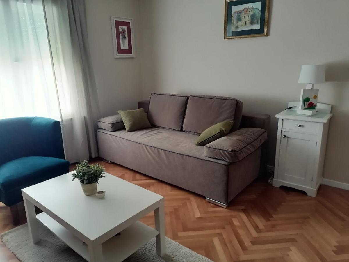 Holiday Home Modric Оточац Экстерьер фото