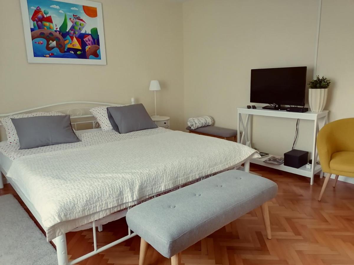 Holiday Home Modric Оточац Экстерьер фото