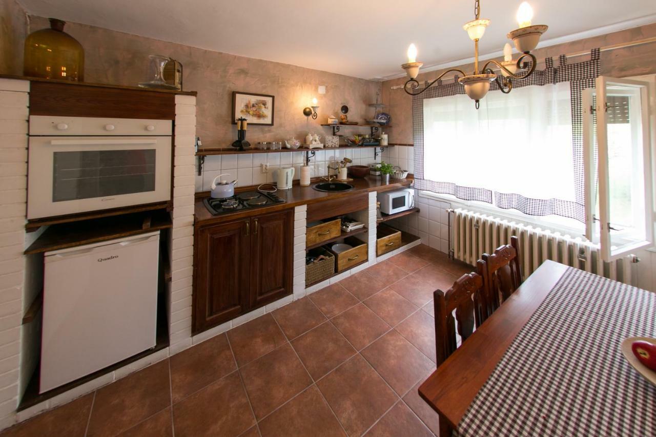 Holiday Home Modric Оточац Экстерьер фото
